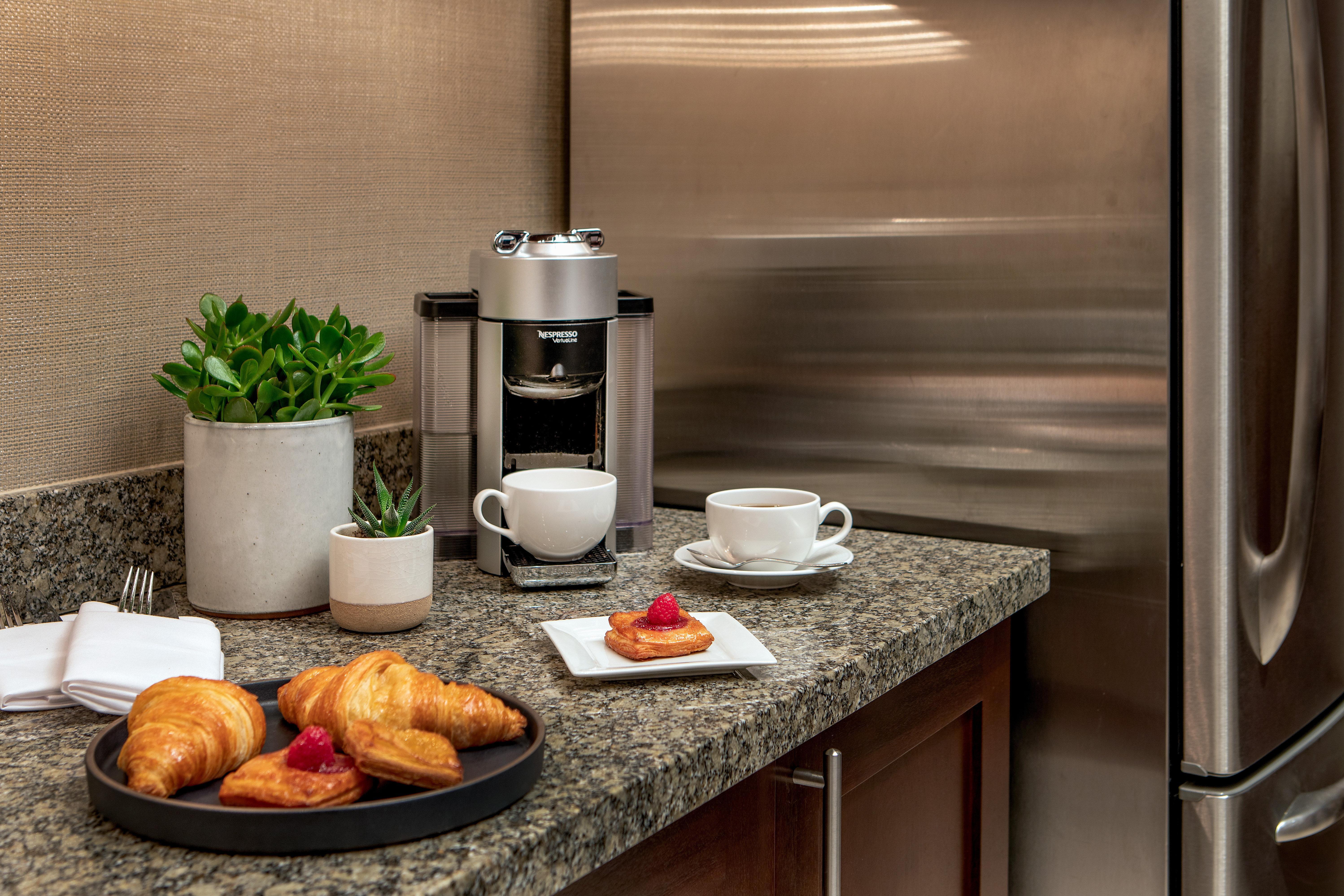 Intercontinental Boston By Ihg Hotel Luaran gambar A single serve coffee machine