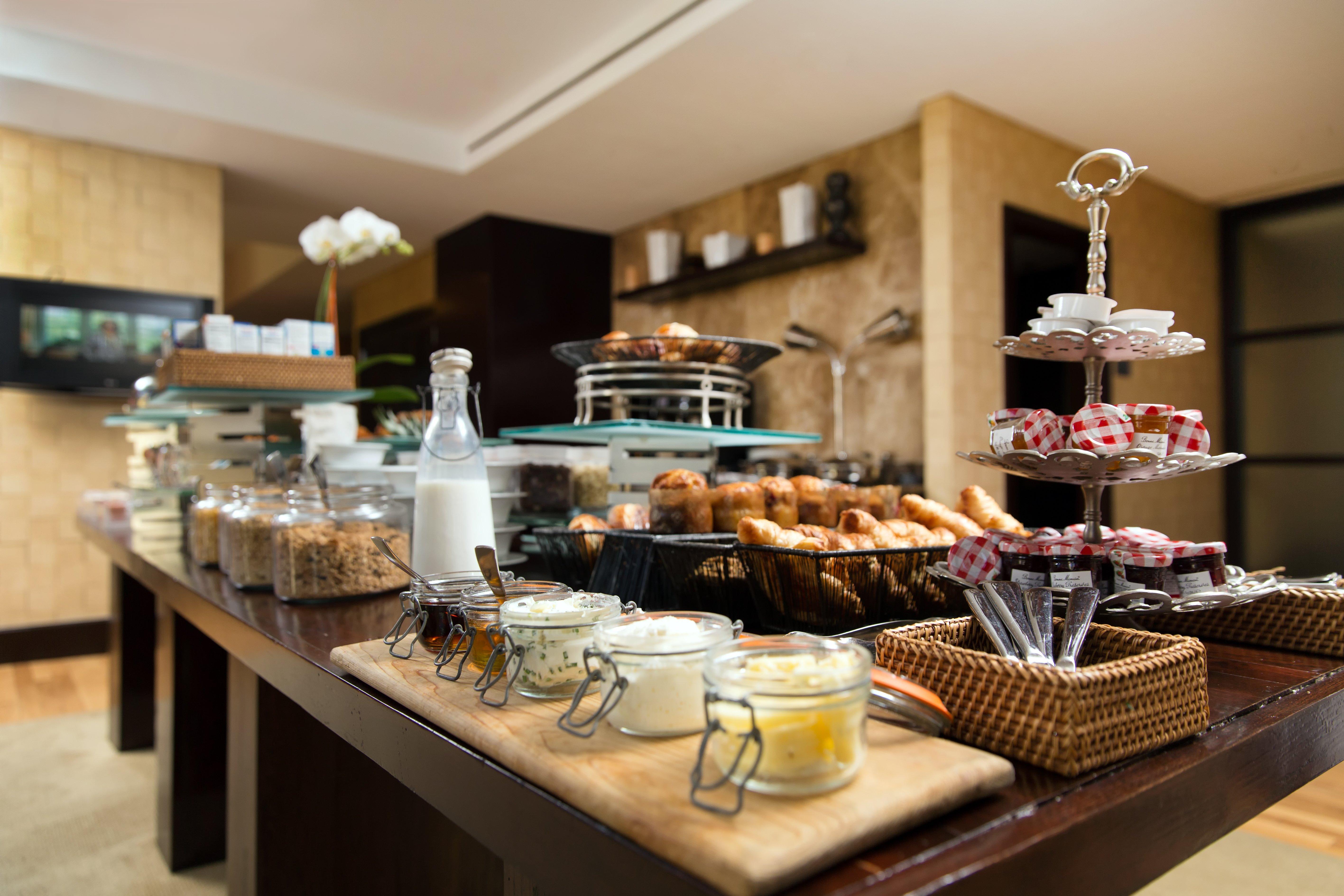 Intercontinental Boston By Ihg Hotel Luaran gambar A breakfast buffet at a hotel