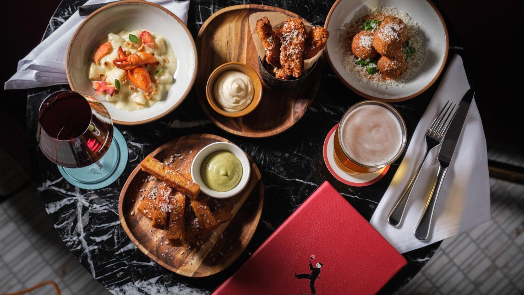 Intercontinental Boston By Ihg Hotel Luaran gambar A selection of dishes at The Ivy, St Paul's